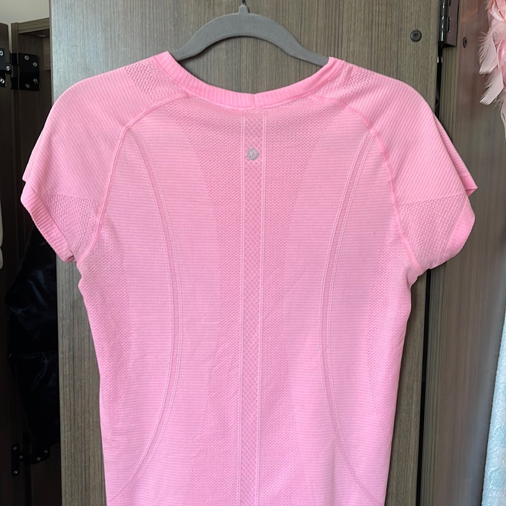 Lululemon swiftly tech t shirt size 8